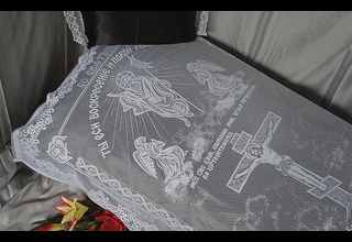 На фото - Тюль церковная в гроб от ритуальной службы ГорСпецРитуал в Орле