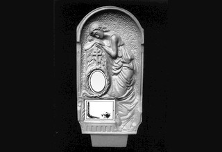 На фото - Памятник из бетона Скорбящая маленькая от ритуальной службы ГорСпецРитуал в Орле