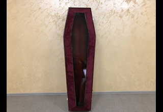 На фото - Деревянный гроб, модель №6 от ритуальной службы ГорСпецРитуал в Орле