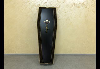 На фото - Деревянный гроб, модель №13 от ритуальной службы ГорСпецРитуал в Орле
