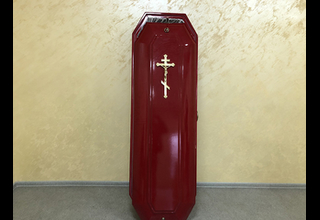 На фото - Деревянный гроб, модель №19 от ритуальной службы ГорСпецРитуал в Орле