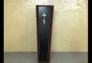 На фото - Деревянный гроб, модель №20 от ритуальной службы ГорСпецРитуал в Орле