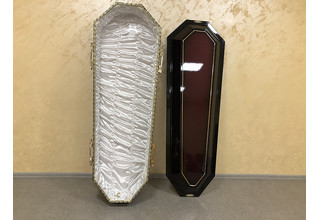 На фото - Деревянный гроб, модель №21 от ритуальной службы ГорСпецРитуал в Орле