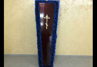 На фото - Деревянный гроб, модель №22 от ритуальной службы ГорСпецРитуал в Орле