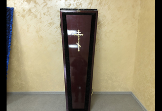 На фото - Деревянный гроб, модель №23 от ритуальной службы ГорСпецРитуал в Орле